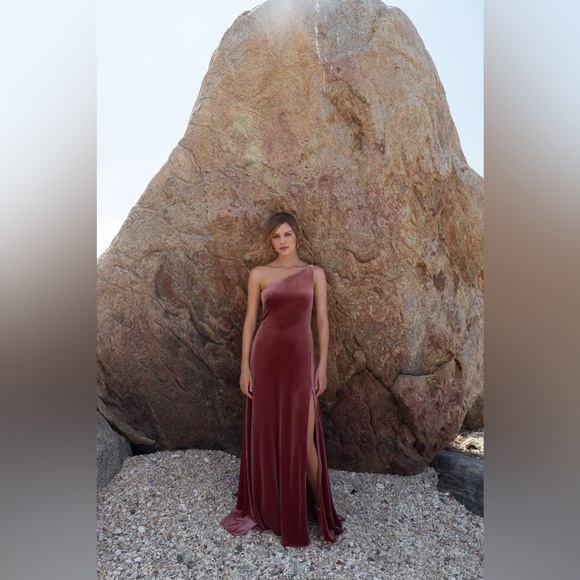 Jenny Yoo Cybill One Should Velvet Gown | Chambray Bluestone | Size 4 - Picture 3 of 15